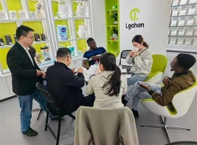 Başlık: Afrikalı Müşteriler Bebek Bezi Fabrikamızı Ziyaret Etti